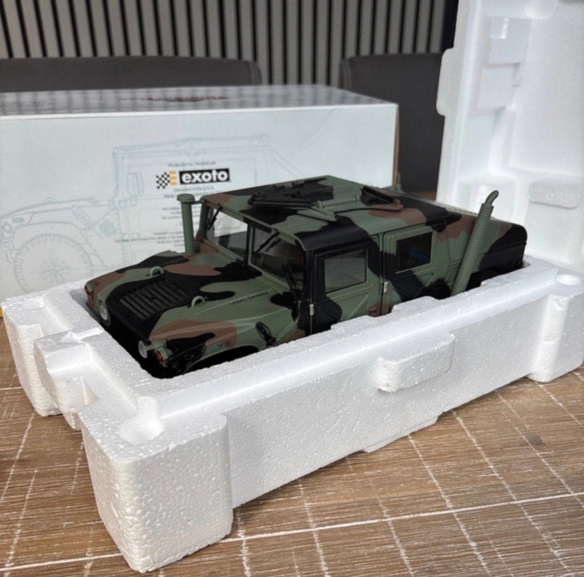 Exoto Humvee HMMWV M998 1:18 Militaire Jeep Modelauto, Overige merken, Auto, Groter dan 1:32, Nieuw