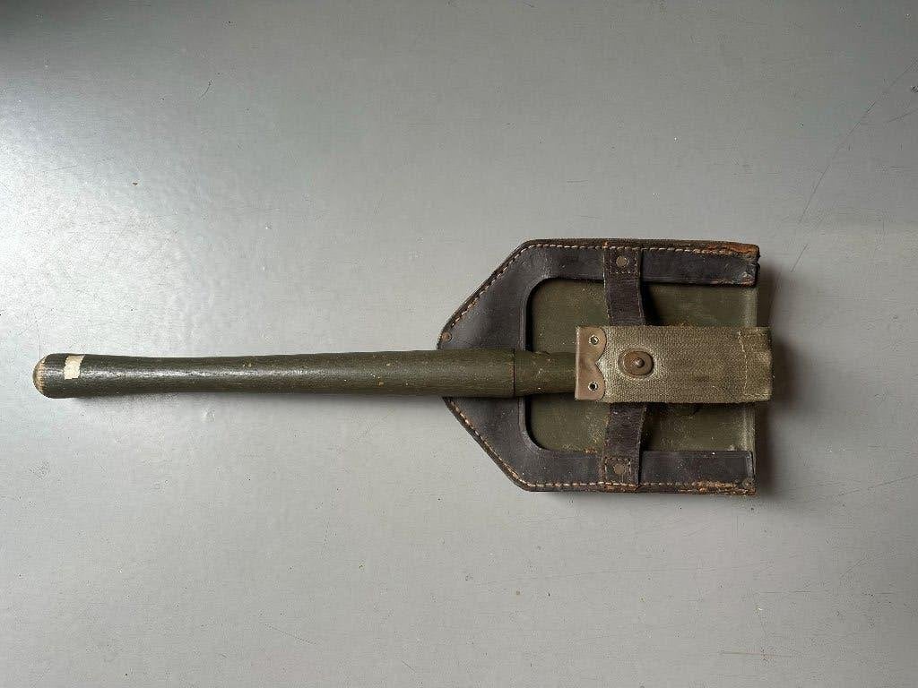 Vintage Amerikaanse militaire opvouwbare schop met hoes, Ophalen of Verzenden, Landmacht, Amerika, Overige typen
