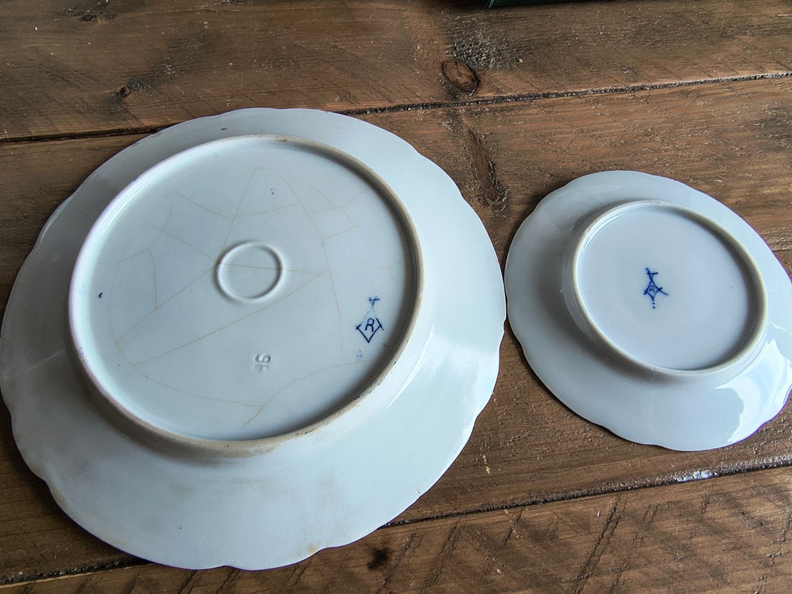 Louis Regout Blauw-Wit Porseleinen Borden Set (2 stuks), Antiek en Kunst, Ophalen