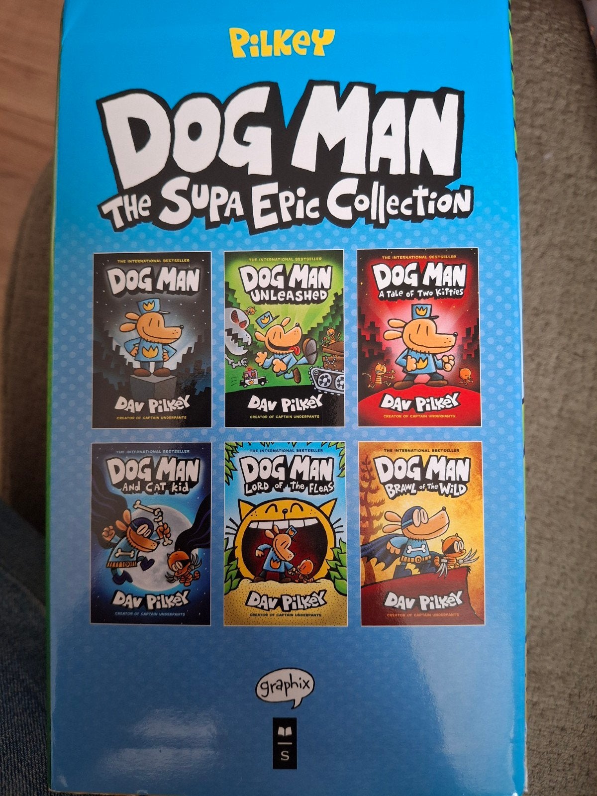 Dog Man: The Supa Epic Collection - Deel 1 t/m 6 (Engels), Ophalen of Verzenden, Zo goed als nieuw, Dav Pilkey, Fictie