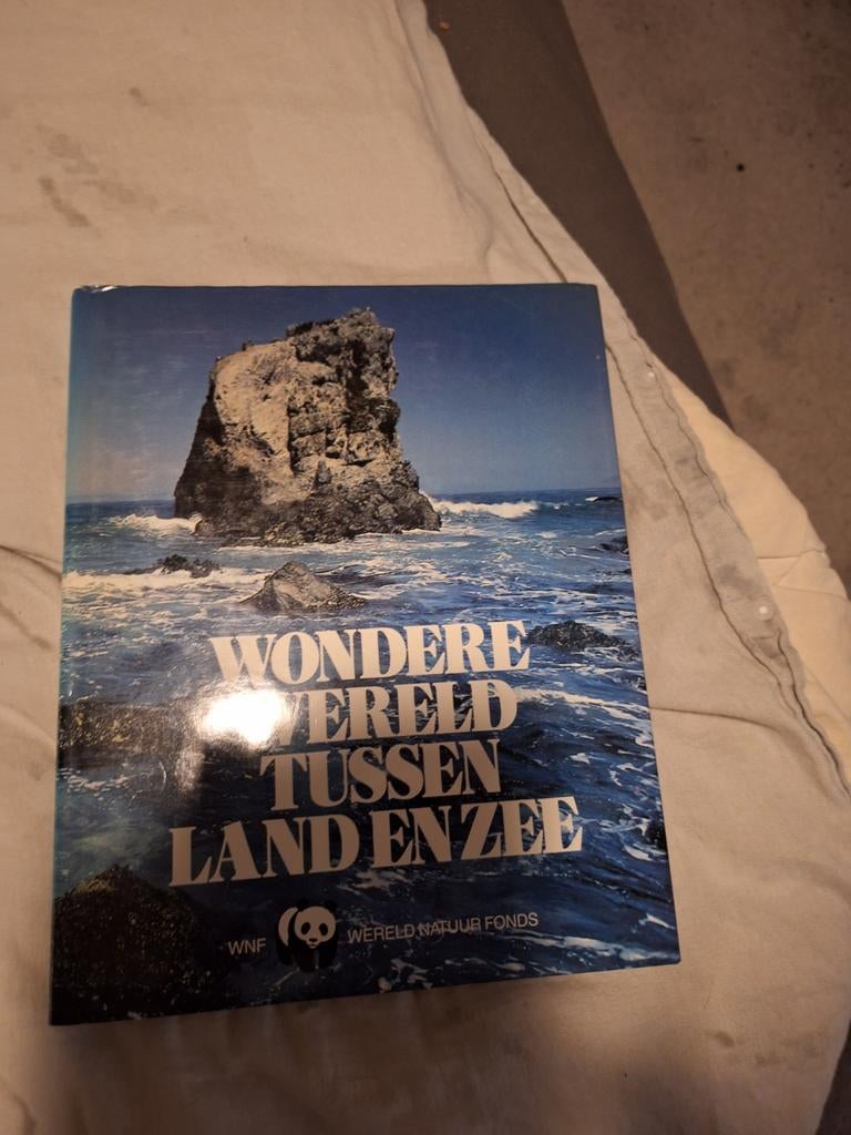 Wondere Wereld Tussen Land en Zee - Natuurboek WNF, Boeken, Natuur, Ophalen of Verzenden, Gelezen, Natuur algemeen, Wereld Natuur Fonds