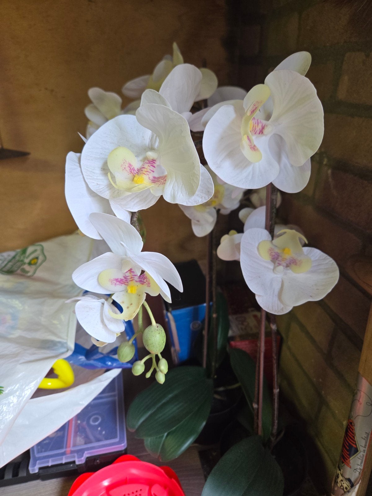 2 mooie orchideeën - kunstplanten, Tuin en Terras, Planten | Tuinplanten, Ophalen of Verzenden, Bloeit niet, Overige soorten