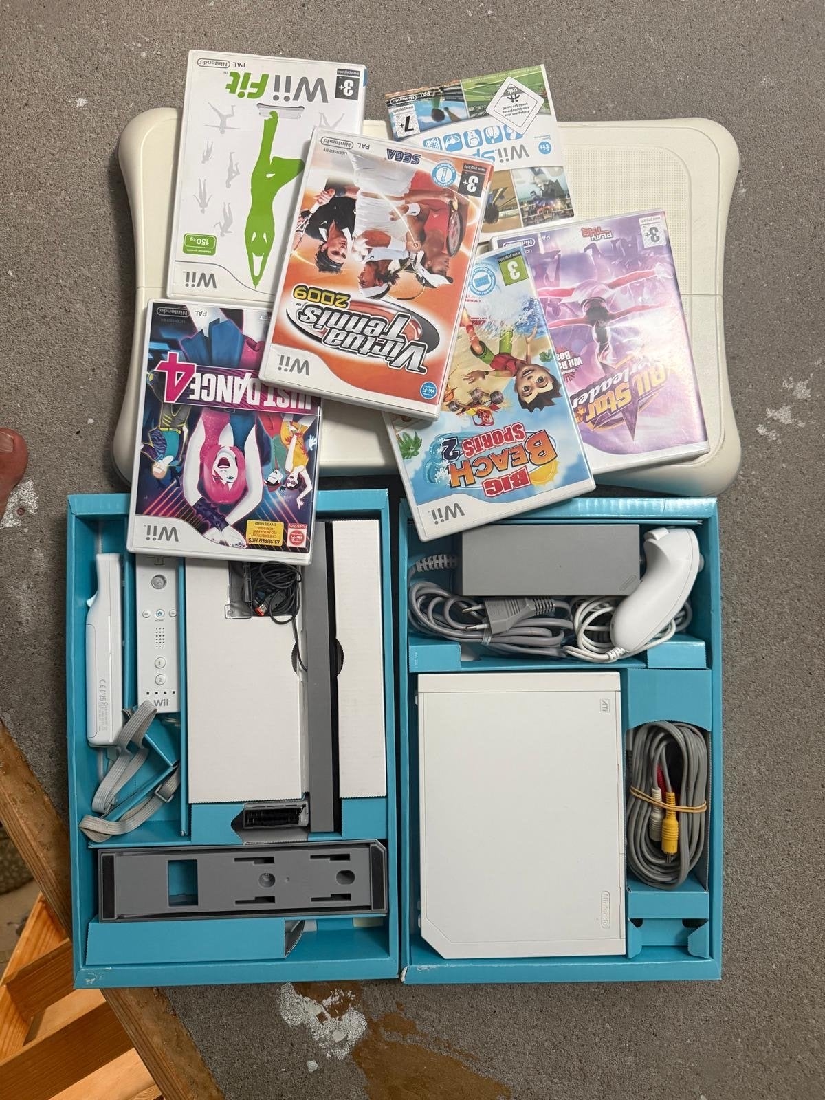 Wii Console Bundel met Games en Balance Board, Ophalen of Verzenden, Zo goed als nieuw, Met 2 controllers, Met games