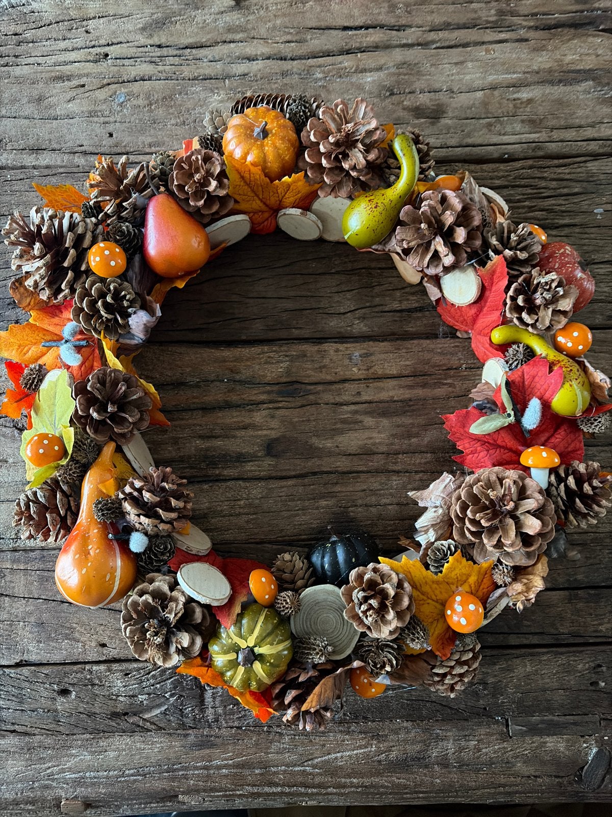 Zelfgemaakte Herfstkrans met dennenappels en pompoenen, Meerkleurig, Nieuw, Ophalen of Verzenden, Landelijk