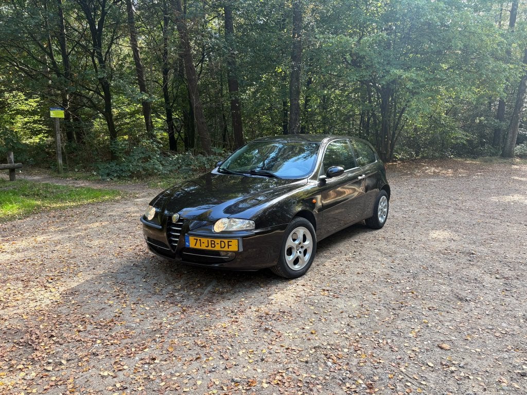 Alfa Romeo 147 1.6 T.spark 120PK 3DR 2002 Cruisecontrol, Auto's, Voorwielaandrijving, Beige, 4 cilinders, 400 kg