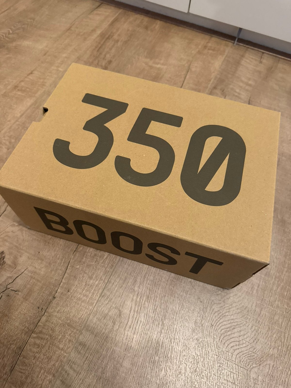 Yeezy 350 Citrin (non reflective) 9,5, Ophalen of Verzenden, Nieuw