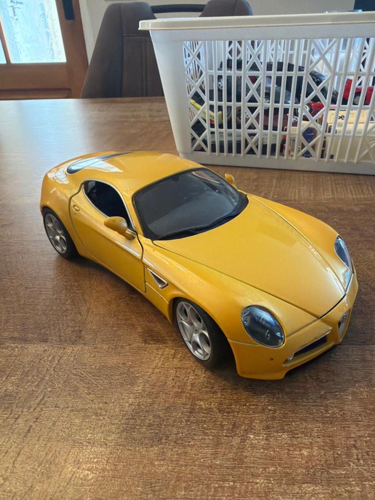 Alfa Romeo 8C Competizione Modelauto - Geel, Auto, 1:32 tot 1:50, Zo goed als nieuw, Ophalen