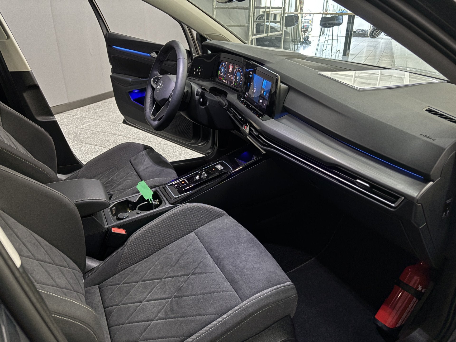 Volkswagen Golf 1.4 eHybrid Pano|Carplay|Camera|204pk, Dealer onderhouden, Zwart, 4 cilinders, Nieuw