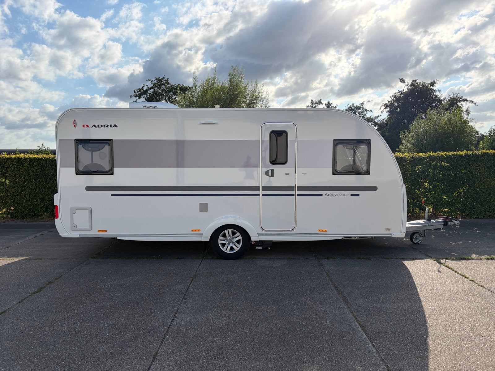 Adria Adora 512UP met Unico Genua 280 voortent en luifel, Rondzit, Schokbreker, Particulier, Adria