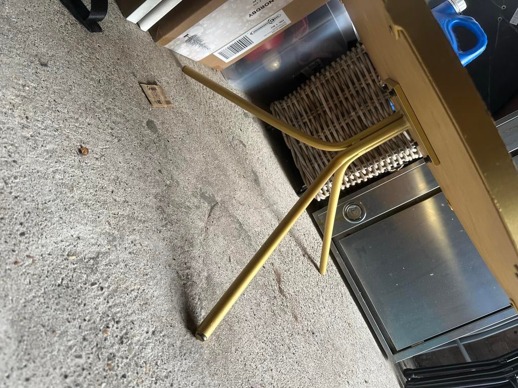 Marmeren salontafel met goudkleurig ijzeren onderstel, Huis en Inrichting, Tafels | Salontafels, Ophalen, Gebruikt, 100 tot 150 cm