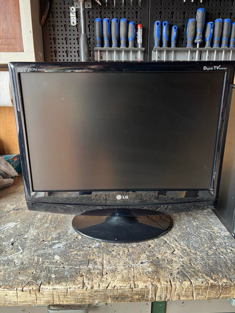 LG Flatron M2094D-PZ: 20-inch Monitor/TV Combi, Computers en Software, Monitoren, Gebruikt, 60 Hz of minder, DVI, Ingebouwde speakers
