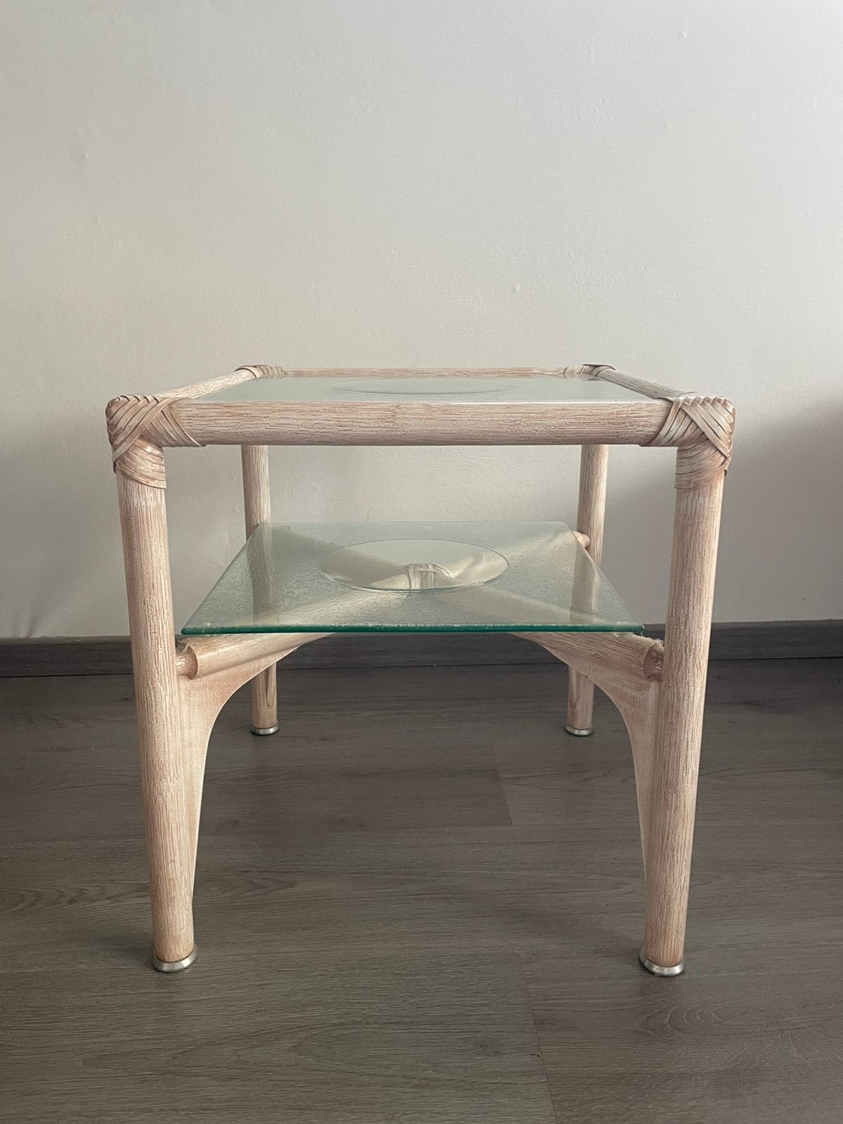 Uniek glazen bijzettafeltje, Huis en Inrichting, Slaapkamer | Nachtkastjes, Ophalen, Minder dan 45 cm, Minder dan 55 cm, Glas