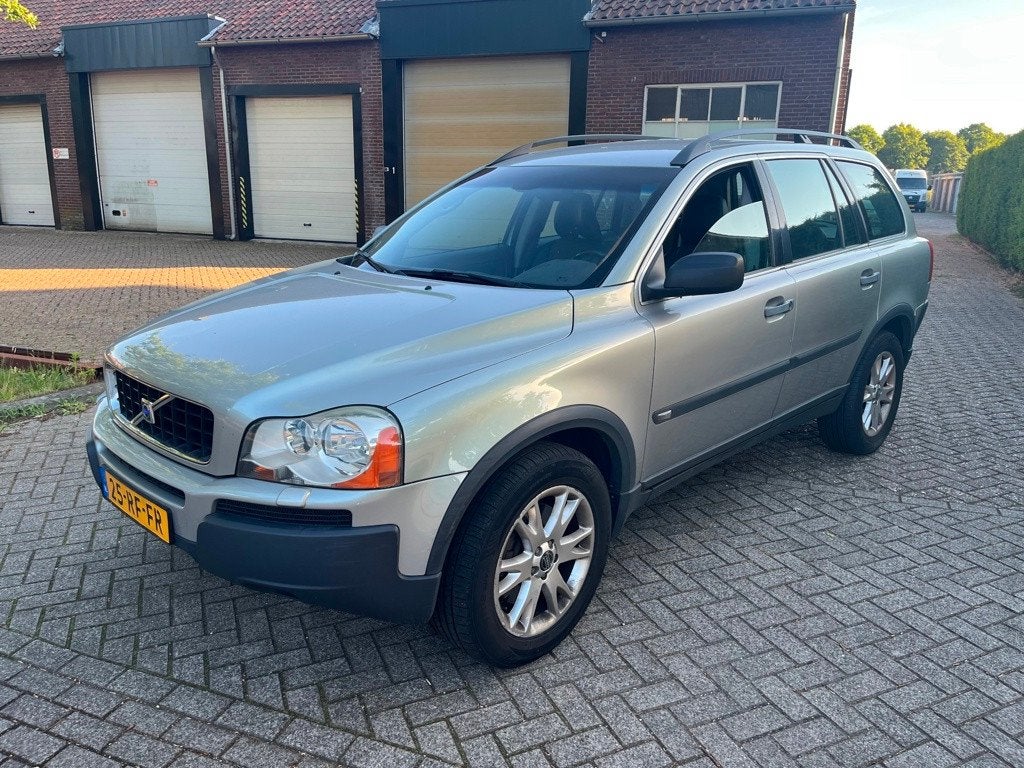 Volvo XC90 2.4 D5 Exclusive CLIMA / CRUISE / MEMORY, Auto's, Volvo, Gebruikt, 241 €/maand, 7 stoelen, 163 pk
