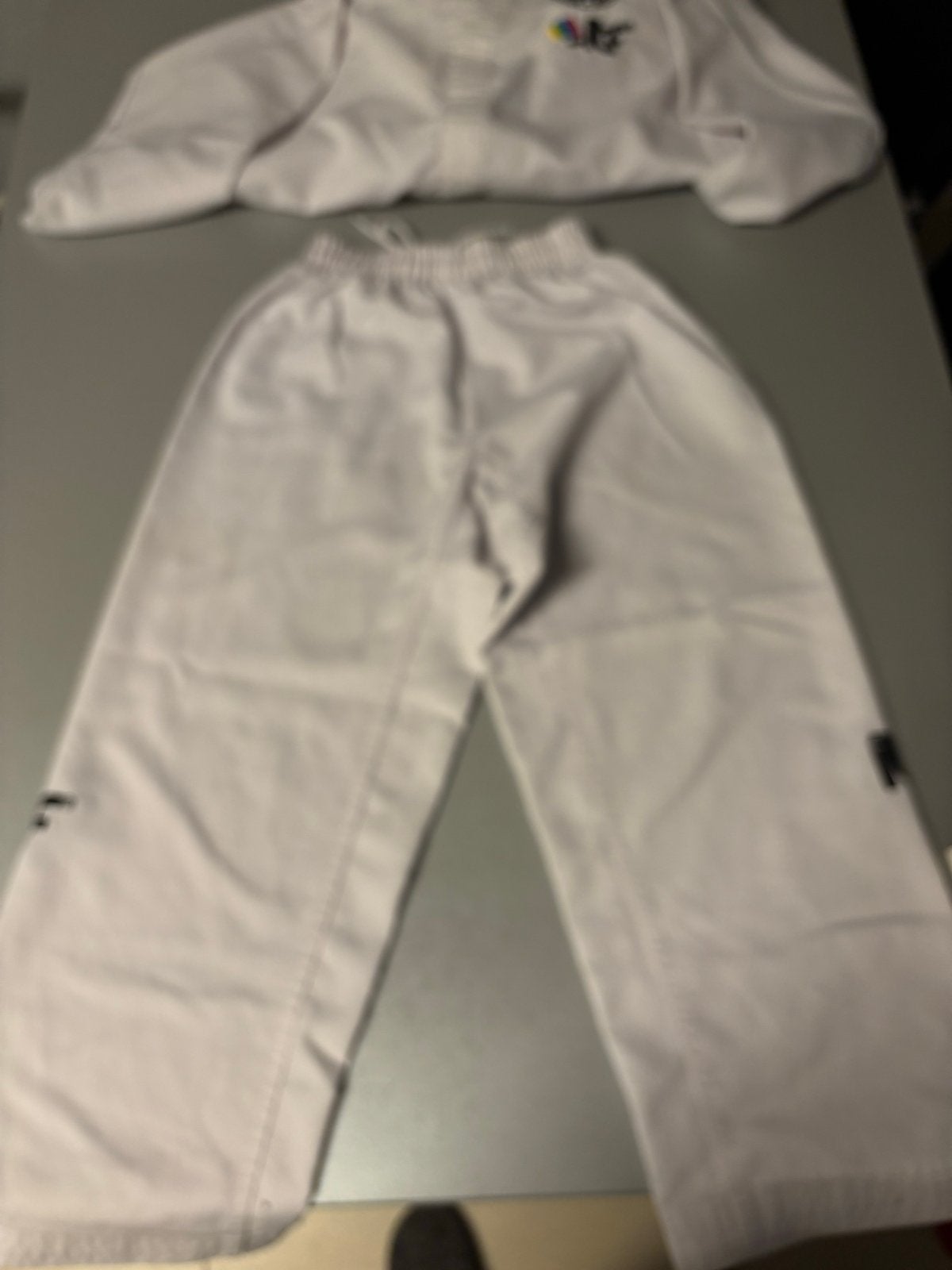 Taekwondo Pak 150 cm met Voet- en Handschoenbeschermers, Sport en Fitness, Gebruikt, Taekwondo, Vechtsportpak, Maat L