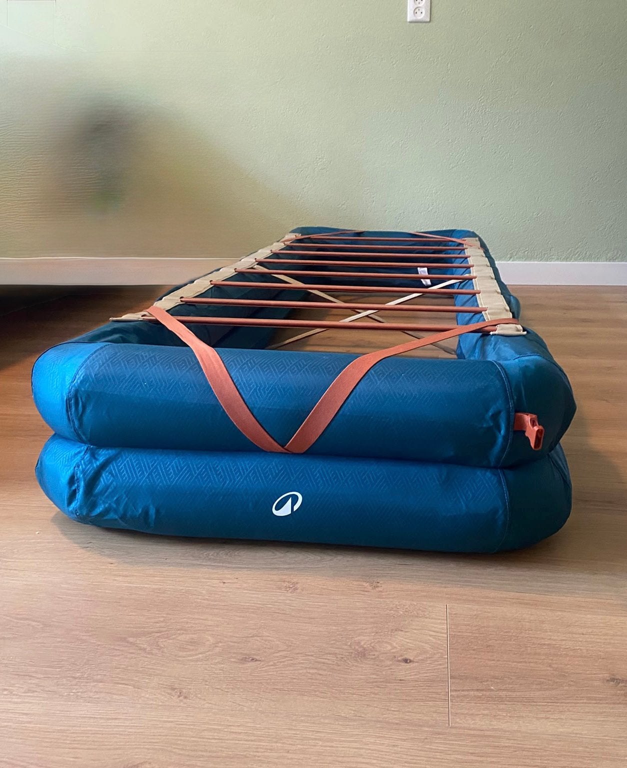 2x QUECHUA Veldbed Air opblaasbaar één persoon, Ophalen, Zo goed als nieuw, 1-persoons