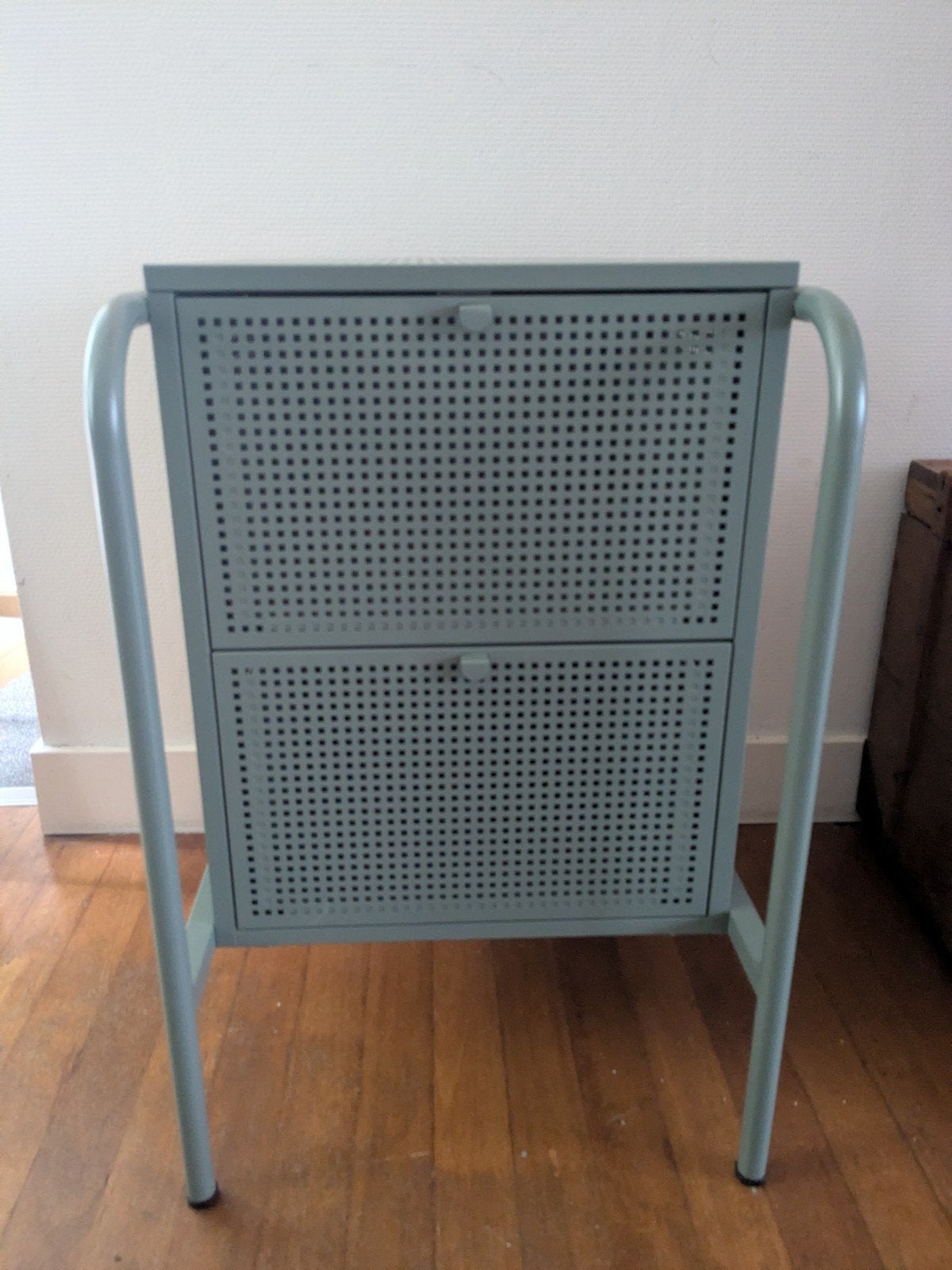 IKEA NIKKEBY Nachtkastje - Grijsgroen Metaal, Huis en Inrichting, Ophalen, Gebruikt, Minder dan 45 cm, Metaal of Aluminium