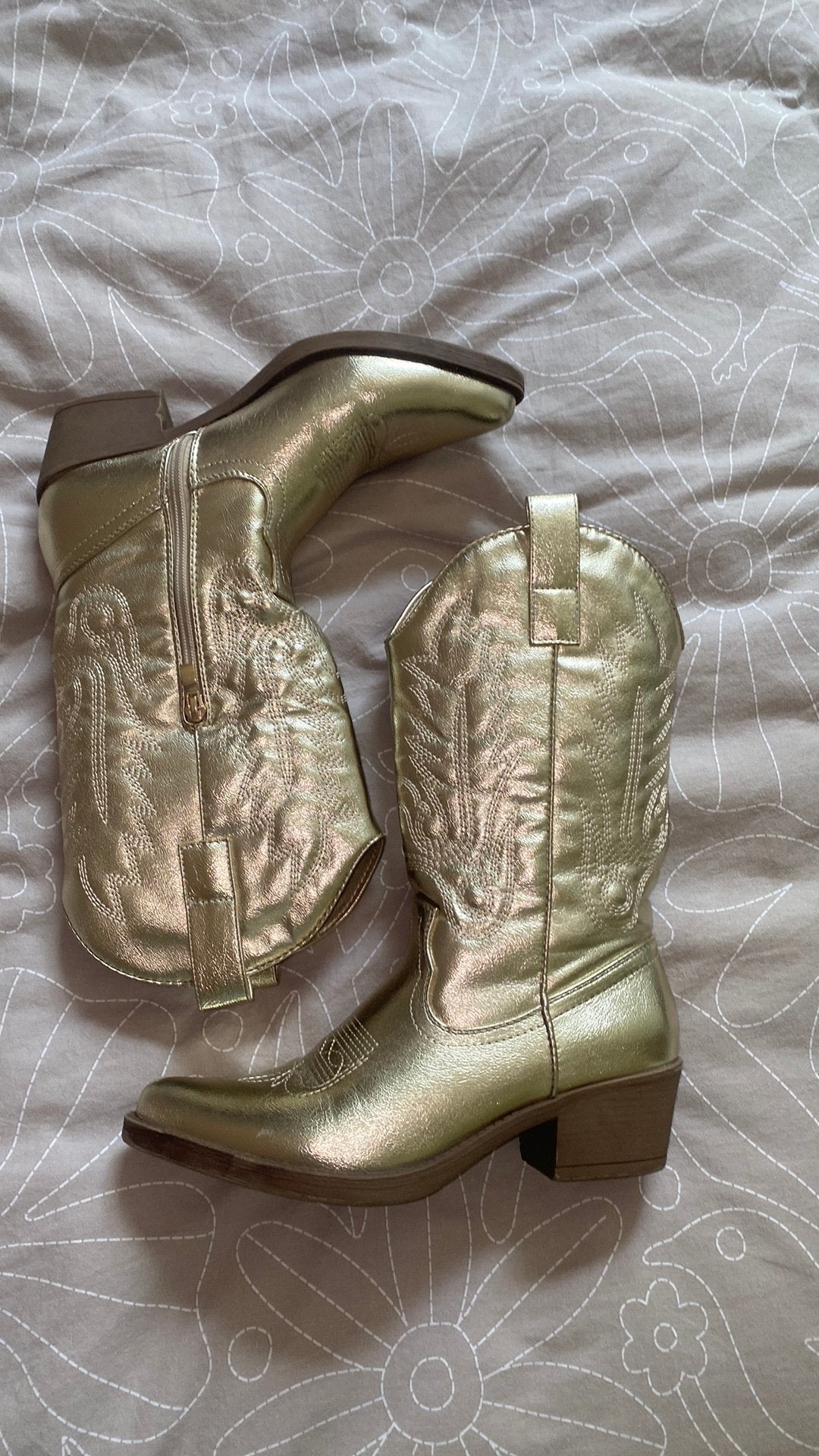 Laarsjes goud maat 38, Kleding | Dames, Schoenen, Hoge laarzen, Overige kleuren, Ophalen of Verzenden, Zo goed als nieuw
