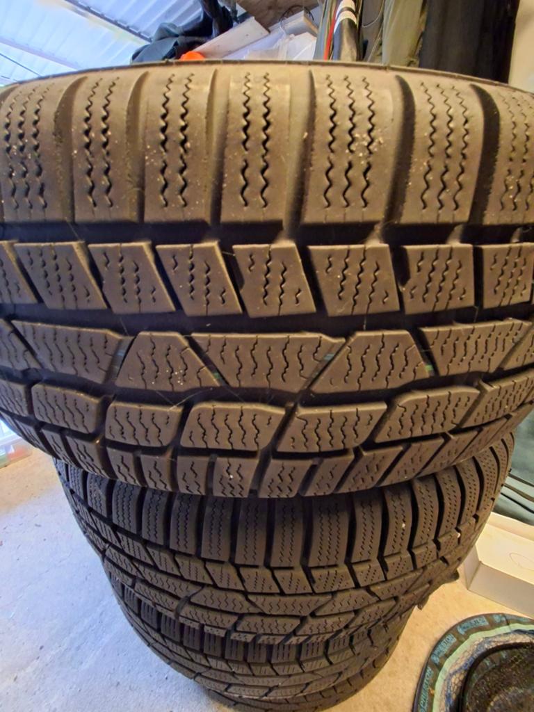 VW Continental winterbanden met velgen 215/60 R16, Auto-onderdelen, Banden en Velgen, Ophalen, 16 inch, Banden en Velgen, Winterbanden