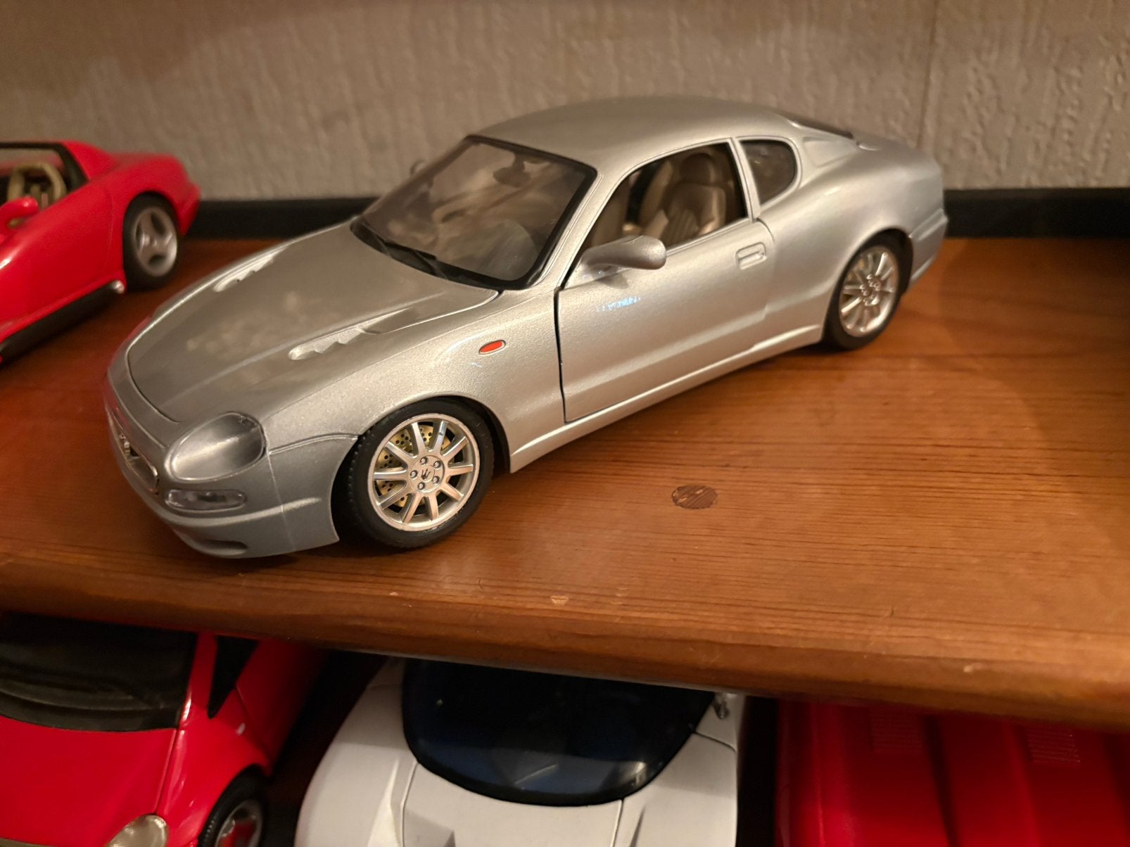 Maserati.   3200. GT.        Burago., Ophalen of Verzenden, Zo goed als nieuw, Bburago