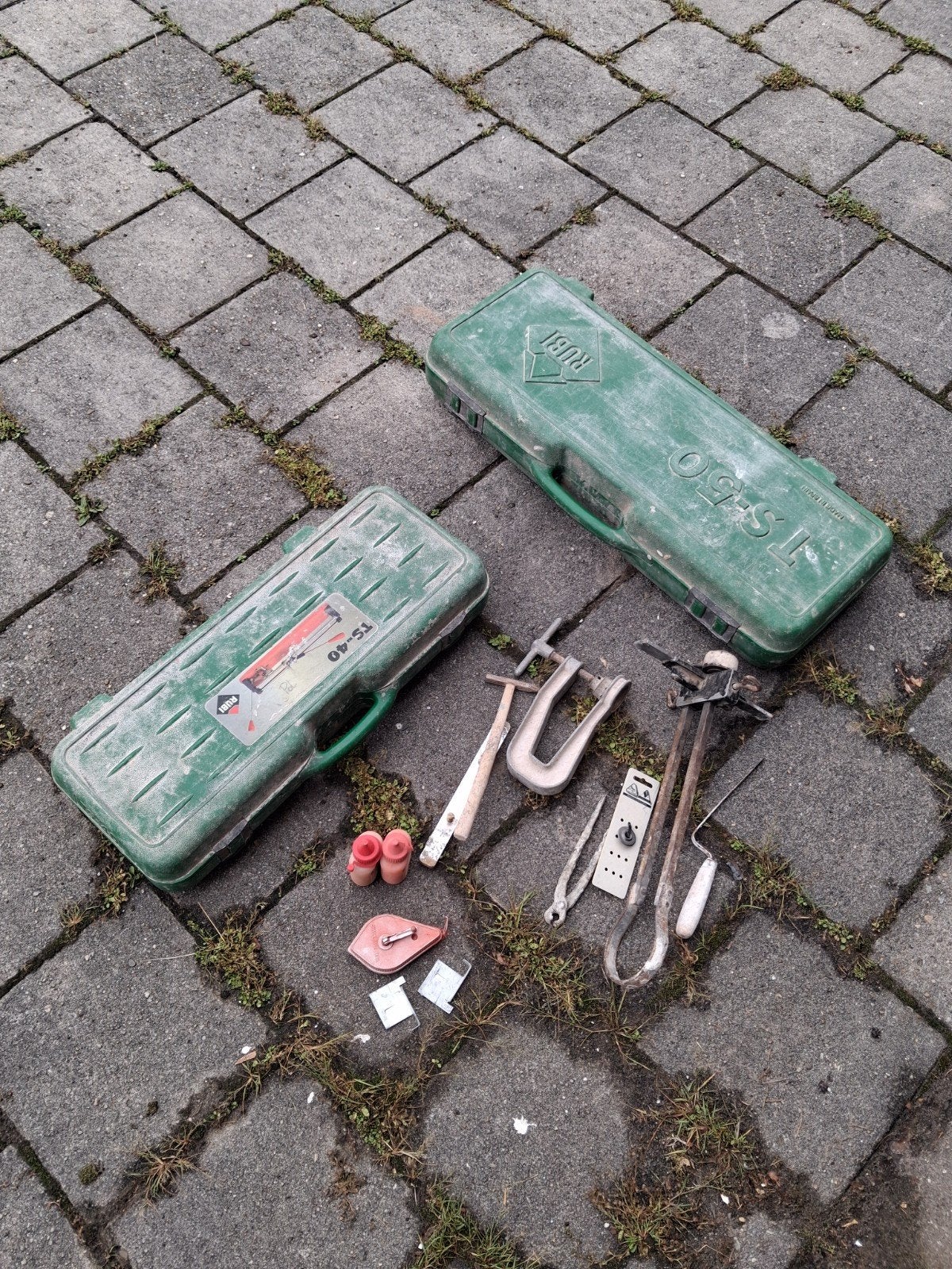 tegelzetter gereedschap, Ophalen