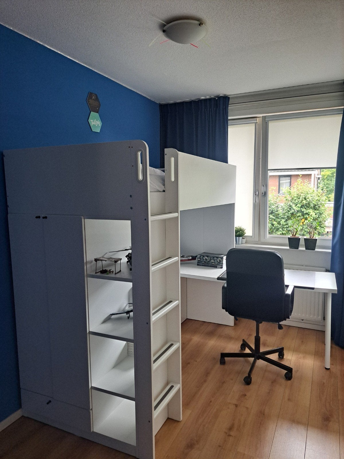 Hoogslaper Ikea Smastad met groter bureau en ladekast, Ophalen, Hoogslaper, Eenpersoons, Zo goed als nieuw