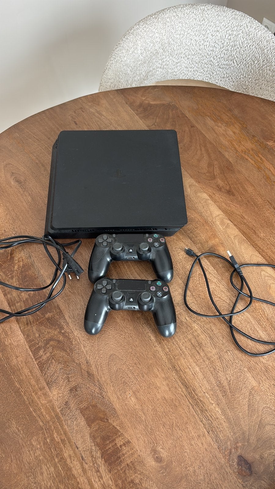 Ps4 + 2 controllers in goede staat, Spelcomputers en Games, Ophalen, Zo goed als nieuw, Met 2 controllers, Original