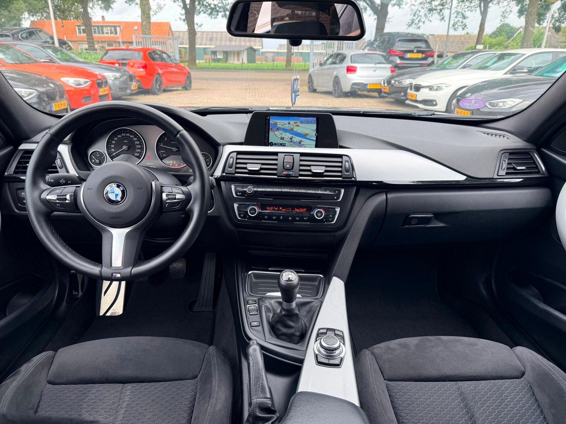 BMW 3-serie 316i Executive M Sport|Nieuwe Ketting + Klepseal, Auto's, BMW, 1360 kg, Gebruikt, 4 cilinders, Alcantara