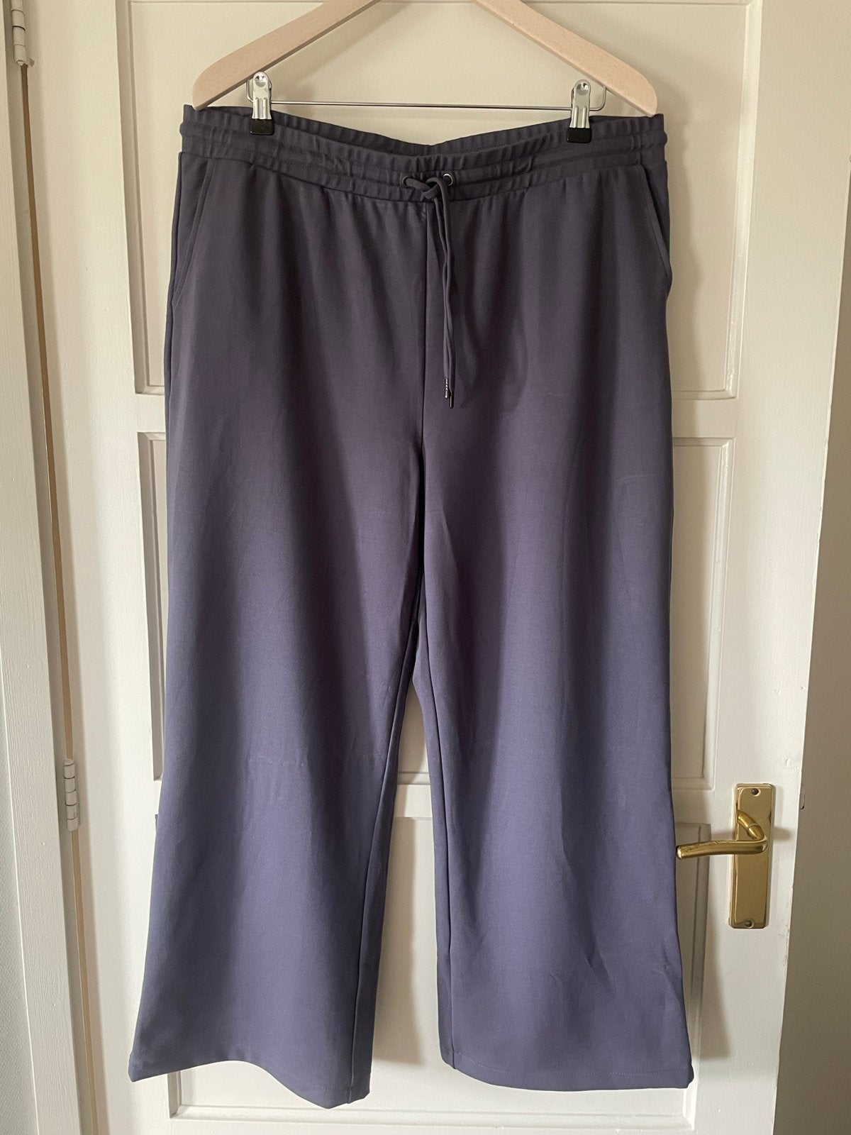 Hema lounge broek paars XL, Kleding | Dames, Broeken en Pantalons, Verzenden, Paars, Maat 46/48 (XL) of groter, Nieuw
