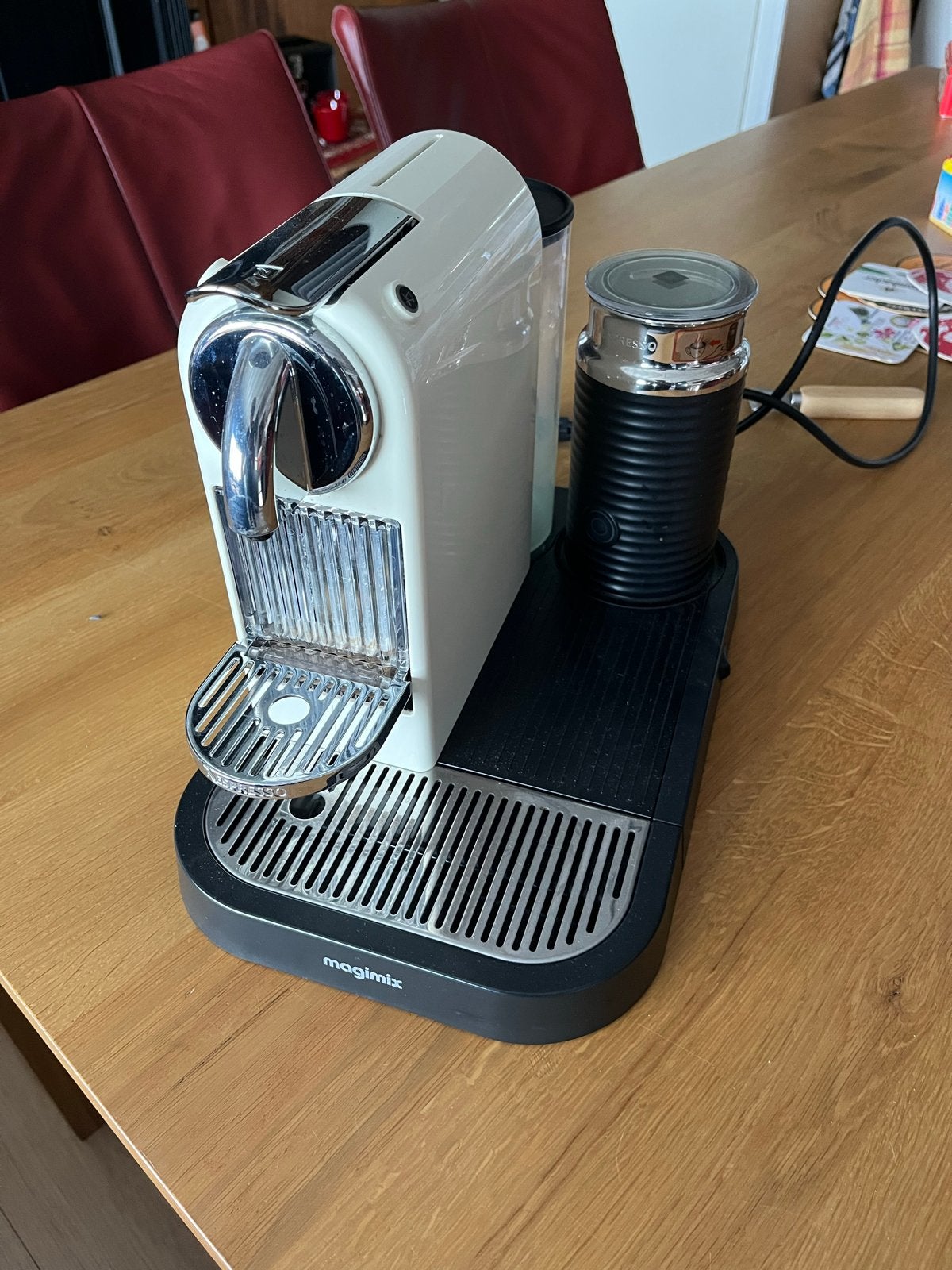De'Longhi Nespresso CitiZ met Aeroccino melkopschuimer, Ophalen, Koffiemachine, Zo goed als nieuw, Koffiepads en cups