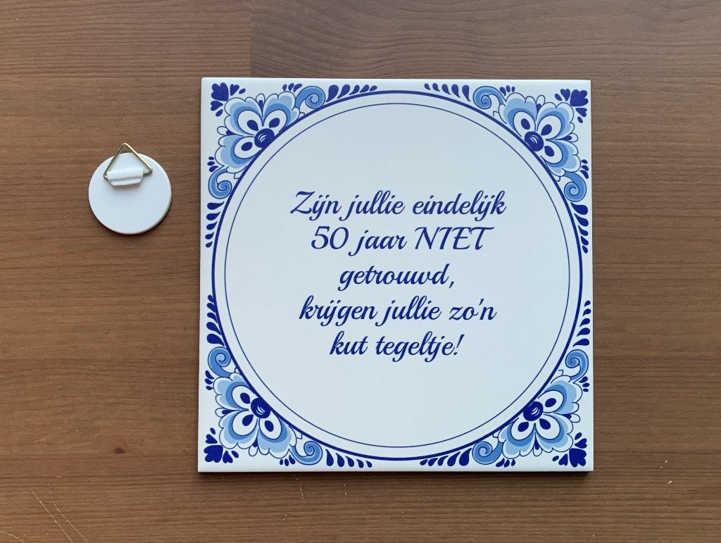 Tegel met spreuk - 50 jaar NIET getrouwd - Tekst 20x20 cm, 20 cm, Nieuw, Ophalen of Verzenden, 20 cm