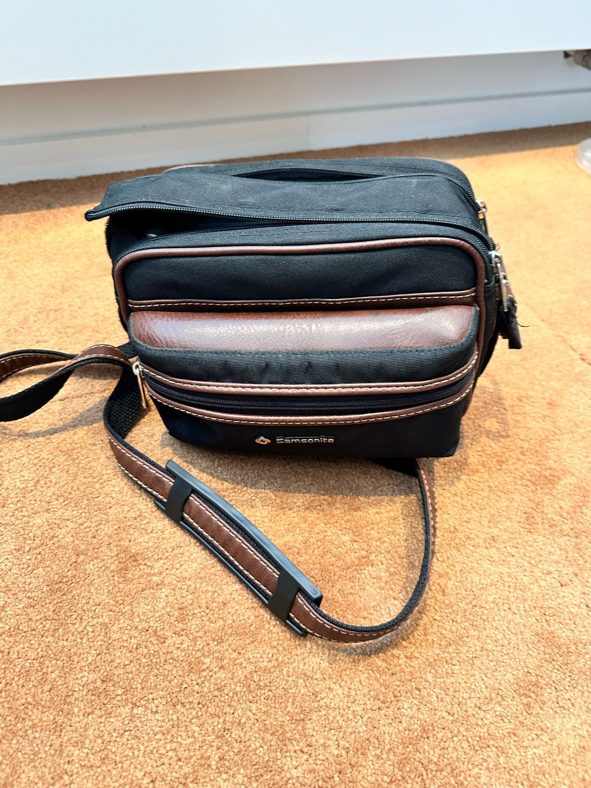 Samsonite Schoudertas - Zwart/Bruin, 40 tot 60 cm, Gebruikt, Zwart, Minder dan 35 cm