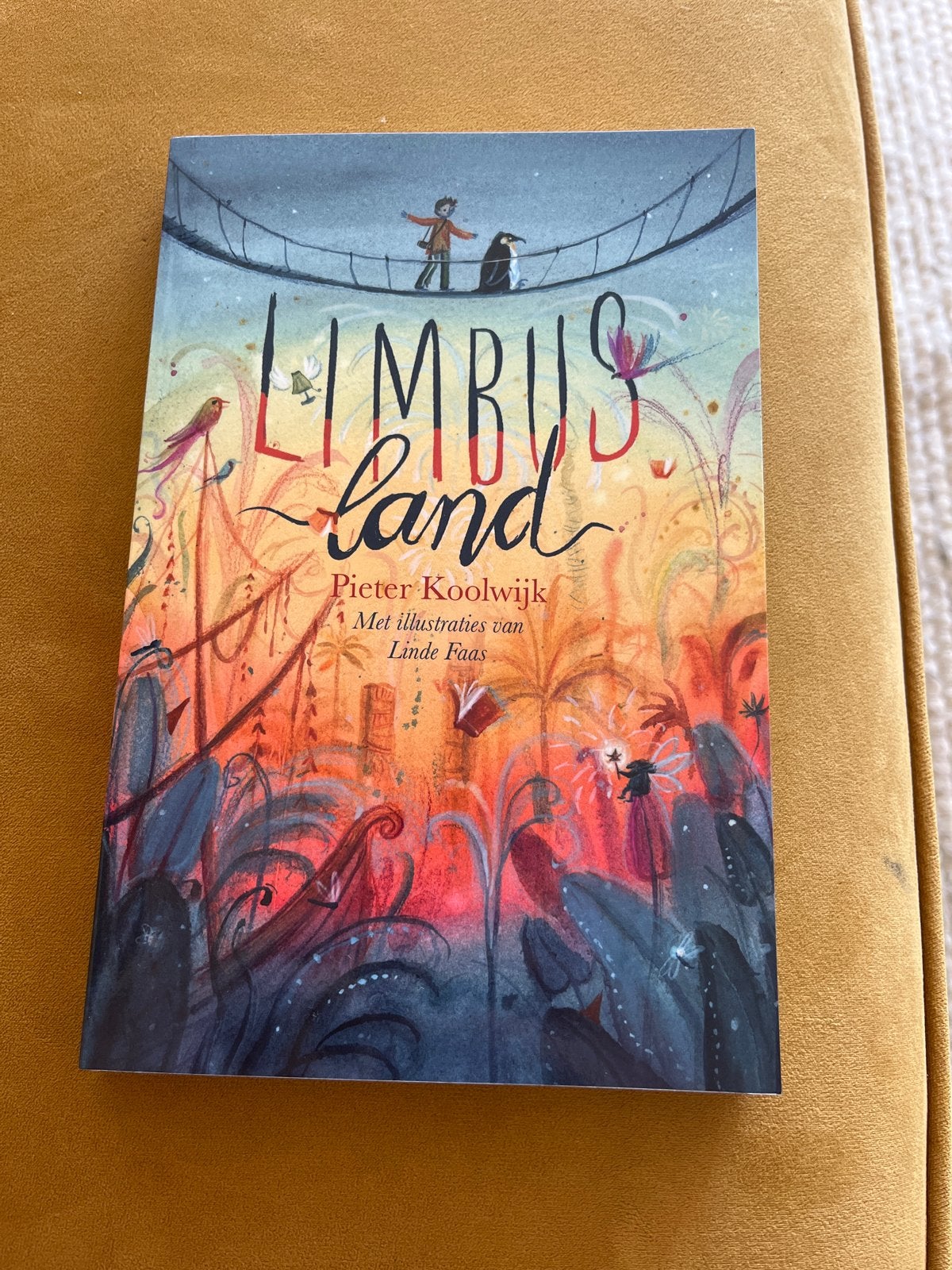 Limbusland - Pieter Koolwijk (Kinderboek), Boeken, Ophalen of Verzenden, Zo goed als nieuw, Fictie algemeen