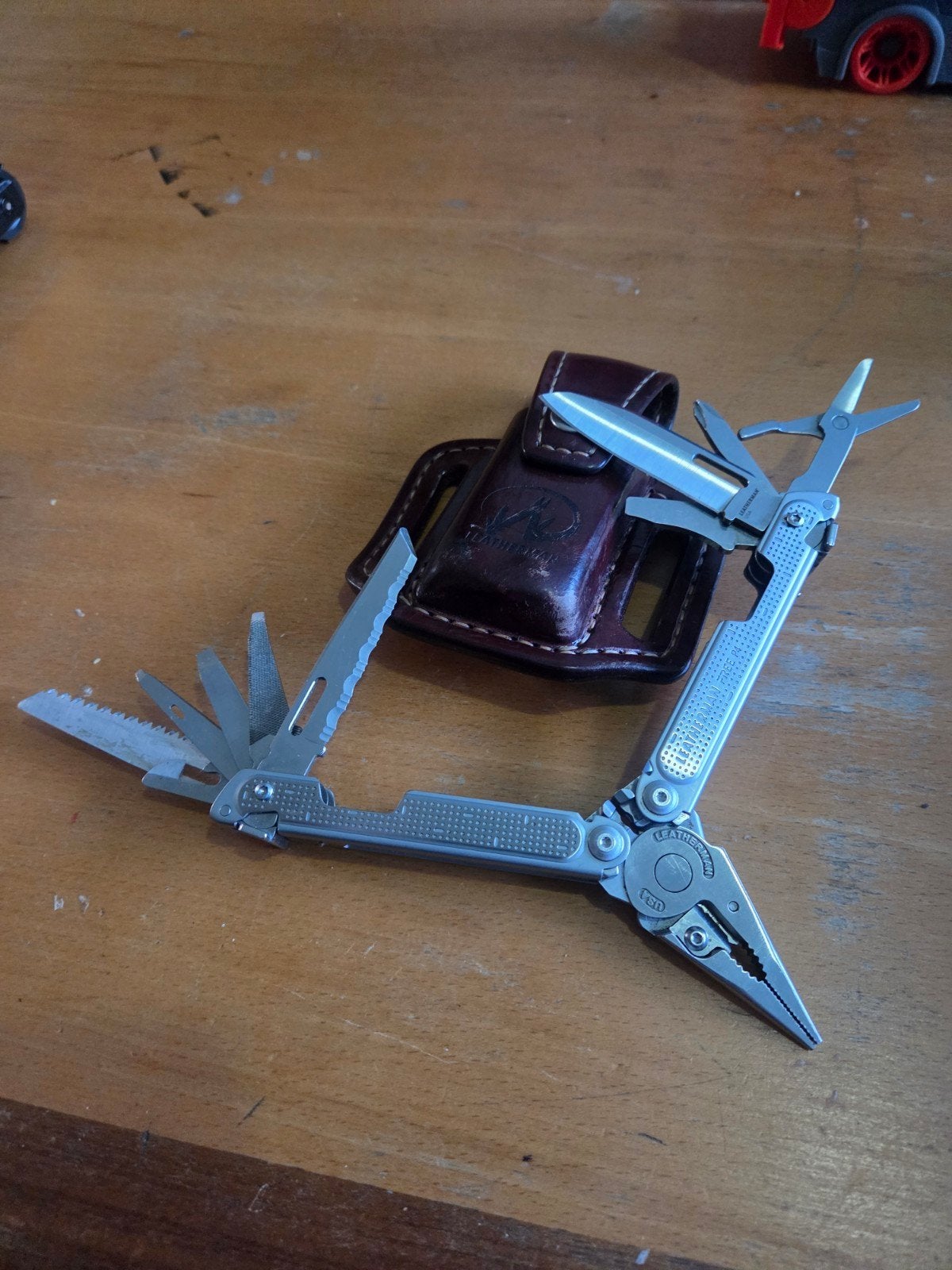 Leatherman Free P4 met custom pancake sheath en logo, Ophalen of Verzenden
