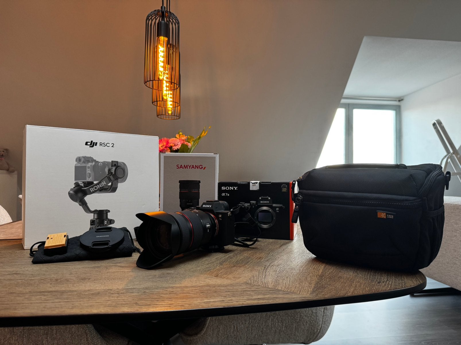Sony A7 III cameraset – Samyang 24-70mm f/2.8 + DJI RSC 2, Ophalen of Verzenden, Zo goed als nieuw, Schoudertas, Sony