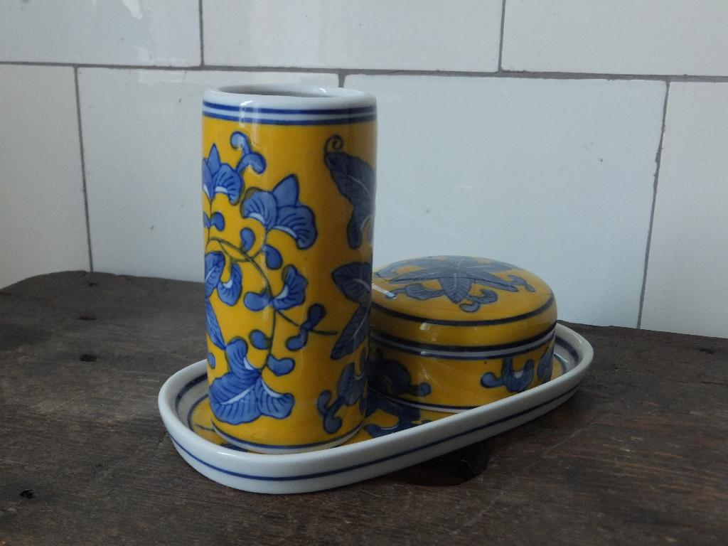 vintage set beker pillendoos porselein dressoirset antiek, Antiek en Kunst, Ophalen