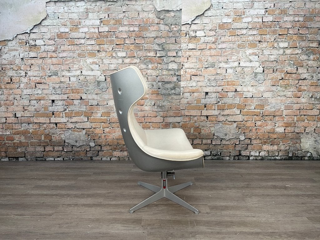 Poltrona Frau Regina Swivel Chair creme bij TheReSales, Huis en Inrichting, Fauteuils, Ophalen, Leer, Design, 75 tot 100 cm