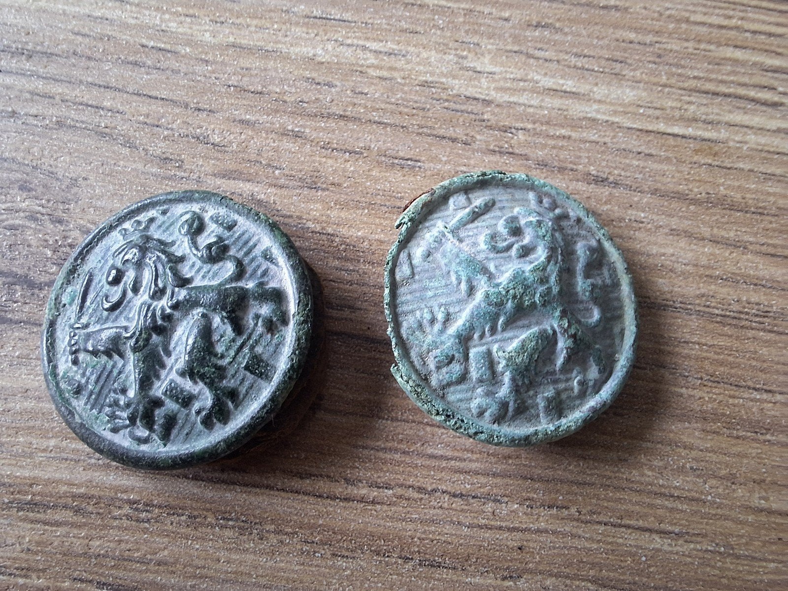 Twee oude Nederlands militaire knopen, Verzamelen, Ophalen of Verzenden