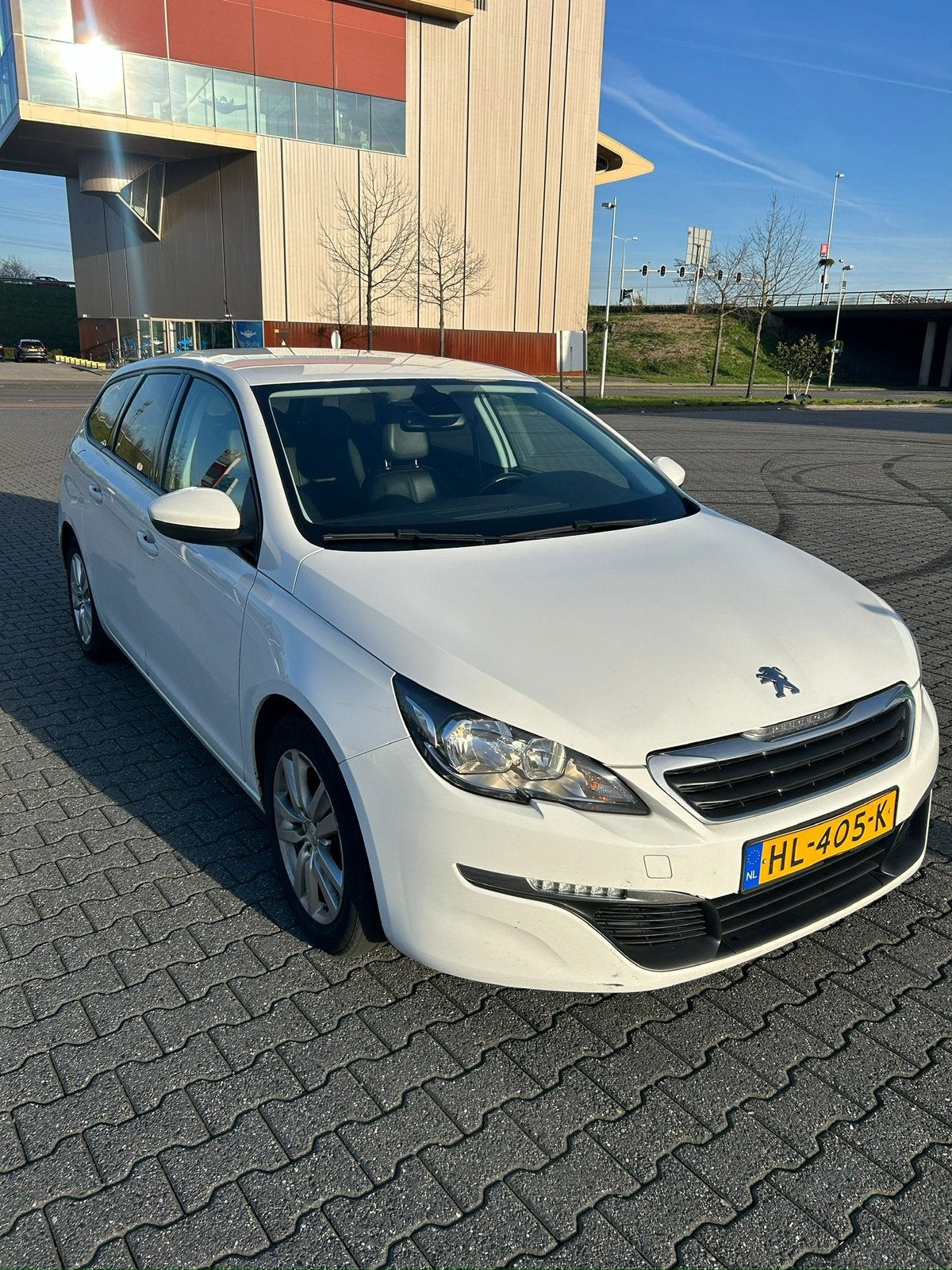 Peugeot 308 1.6 bluehdi 88 KW SW 2015 Wit ONDERHOUDSBEURT✅✅, Auto's, Voorwielaandrijving, 4 cilinders, Wit, Stationwagon