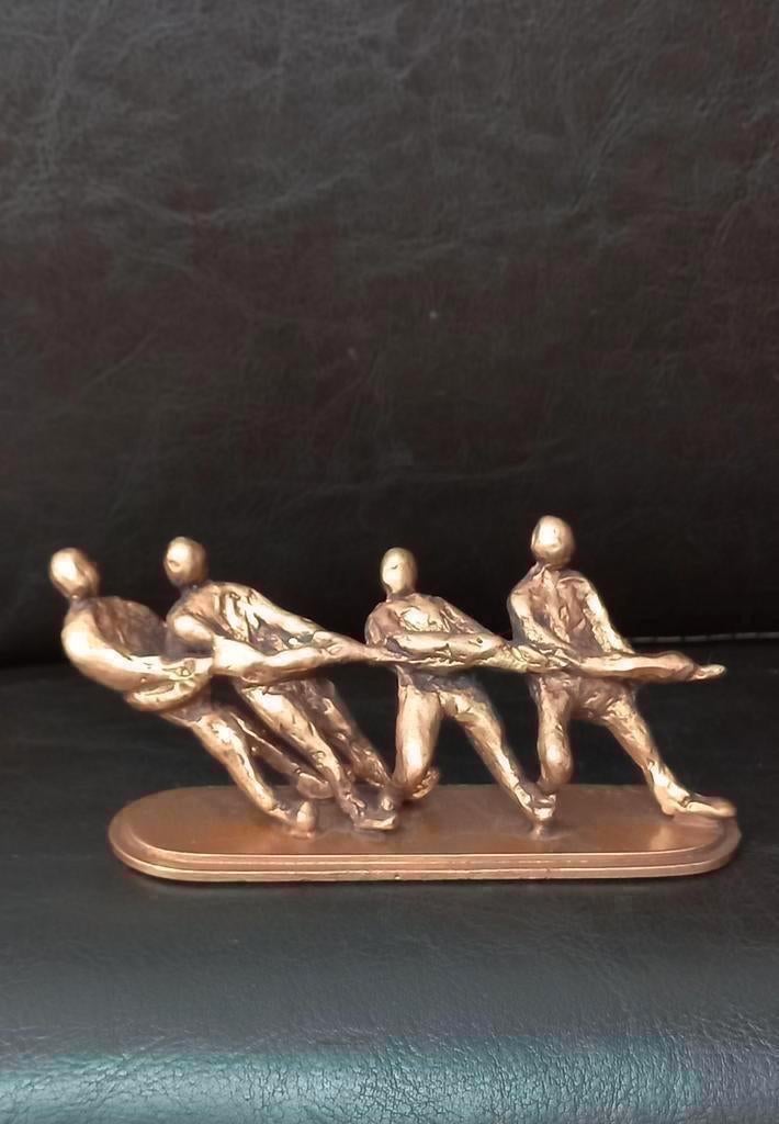 Beeldje Mannen Trekken Touw, Verzamelen, Beelden en Beeldjes, Ophalen of Verzenden