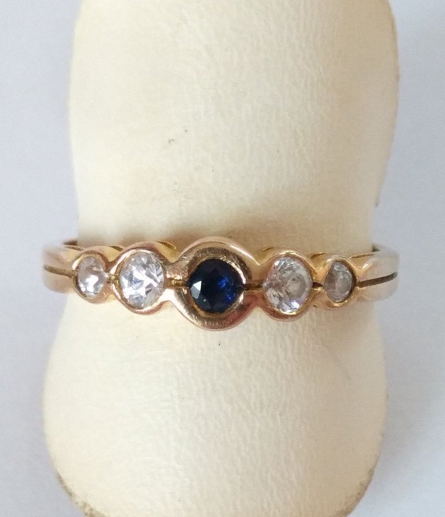 geelgouden RING maat19 bezet met 4 witte en 1 blauwe Saffier, Sieraden, Tassen en Uiterlijk, Ringen, 19 tot 20, Geel, Ophalen of Verzenden
