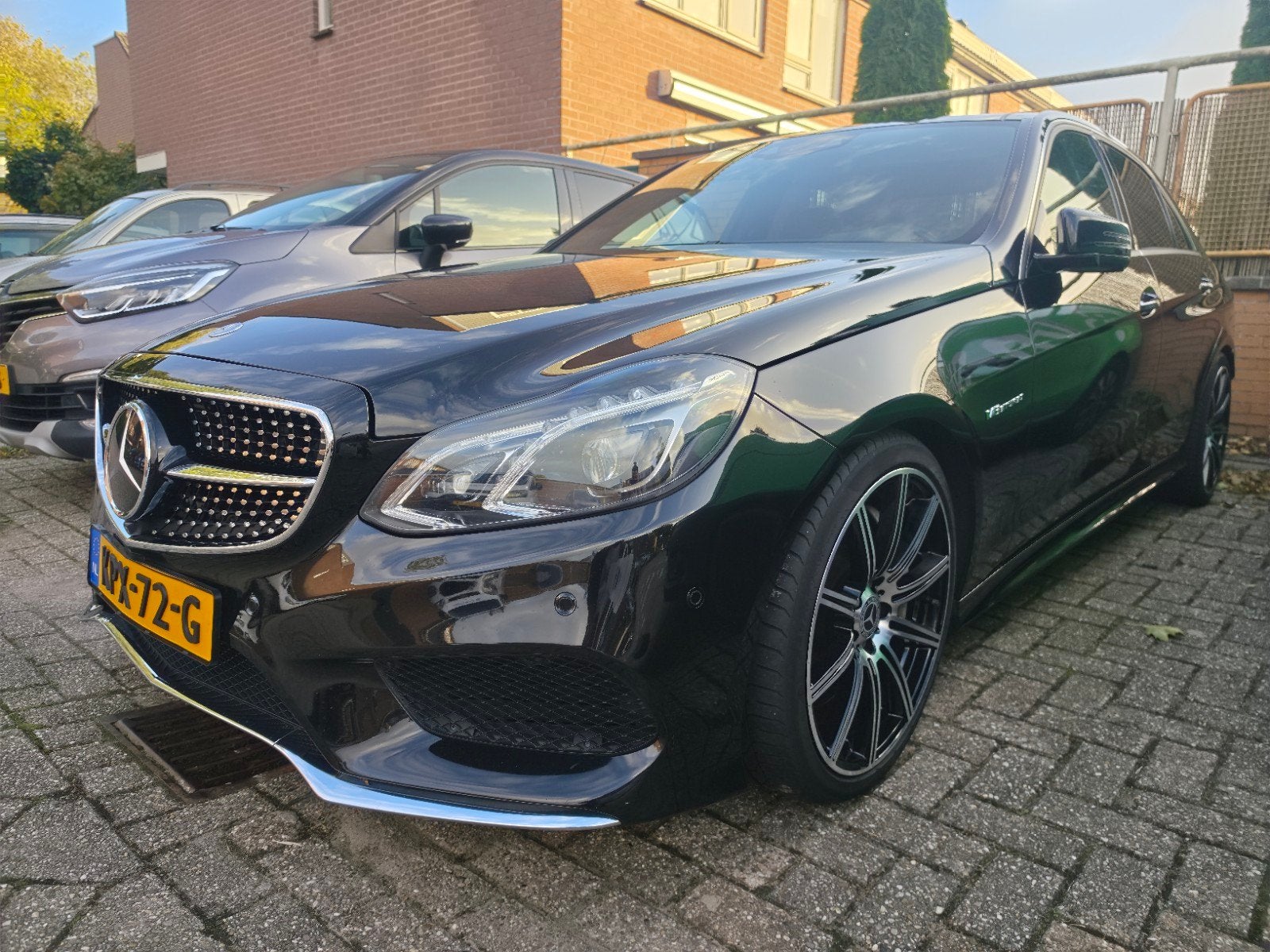 Mercedes-Benz E500 4.7 V8 Biturbo [Pano] E63 AMG uitgevoerd, Achterwielaandrijving, 4 stoelen, Zwart, Particulier