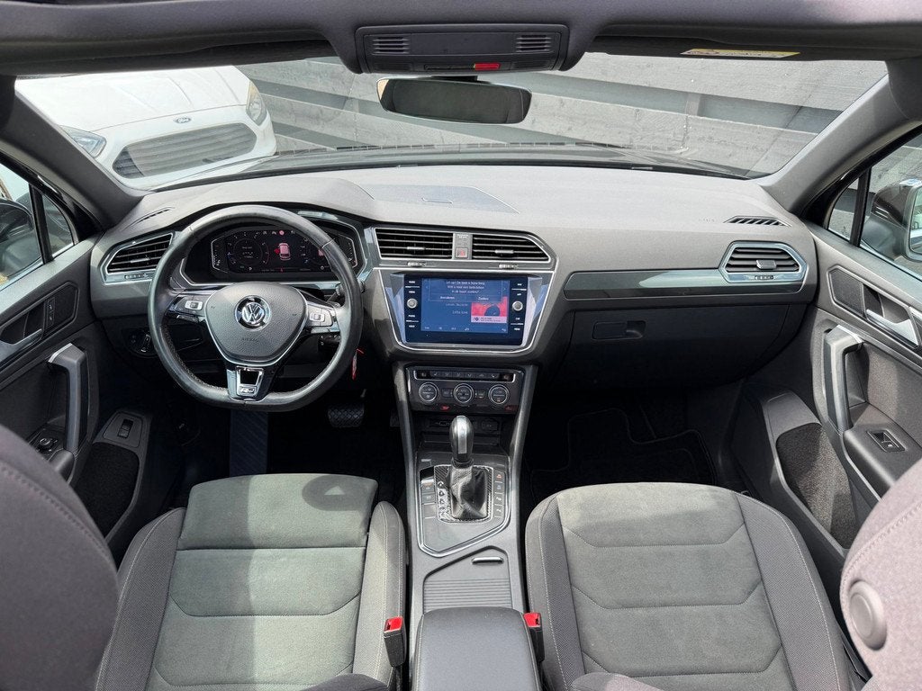 Volkswagen Tiguan 1.5 TSI R Line I ACC I PANO I Trekhaak I A, Auto's, 4 cilinders, Alcantara, Zwart, Origineel Nederlands