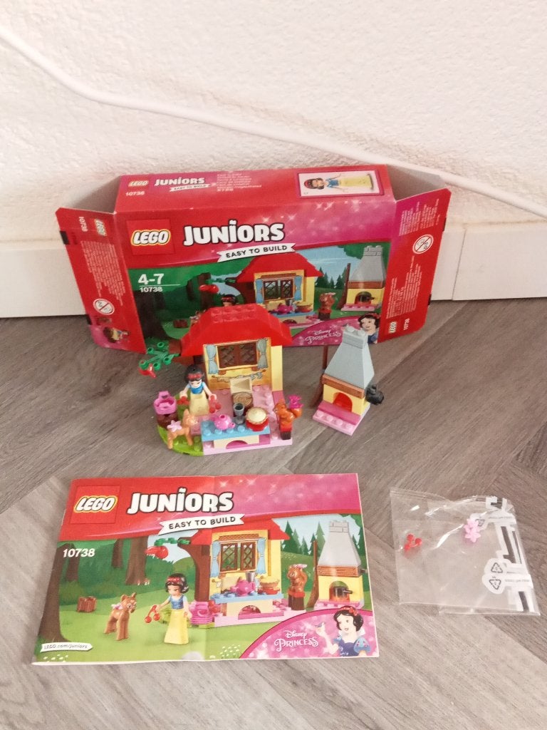 Lego Disney Princess Juniors 10738 Snow White's Forest Cotta, Lego, Ophalen of Verzenden, Zo goed als nieuw, Complete set