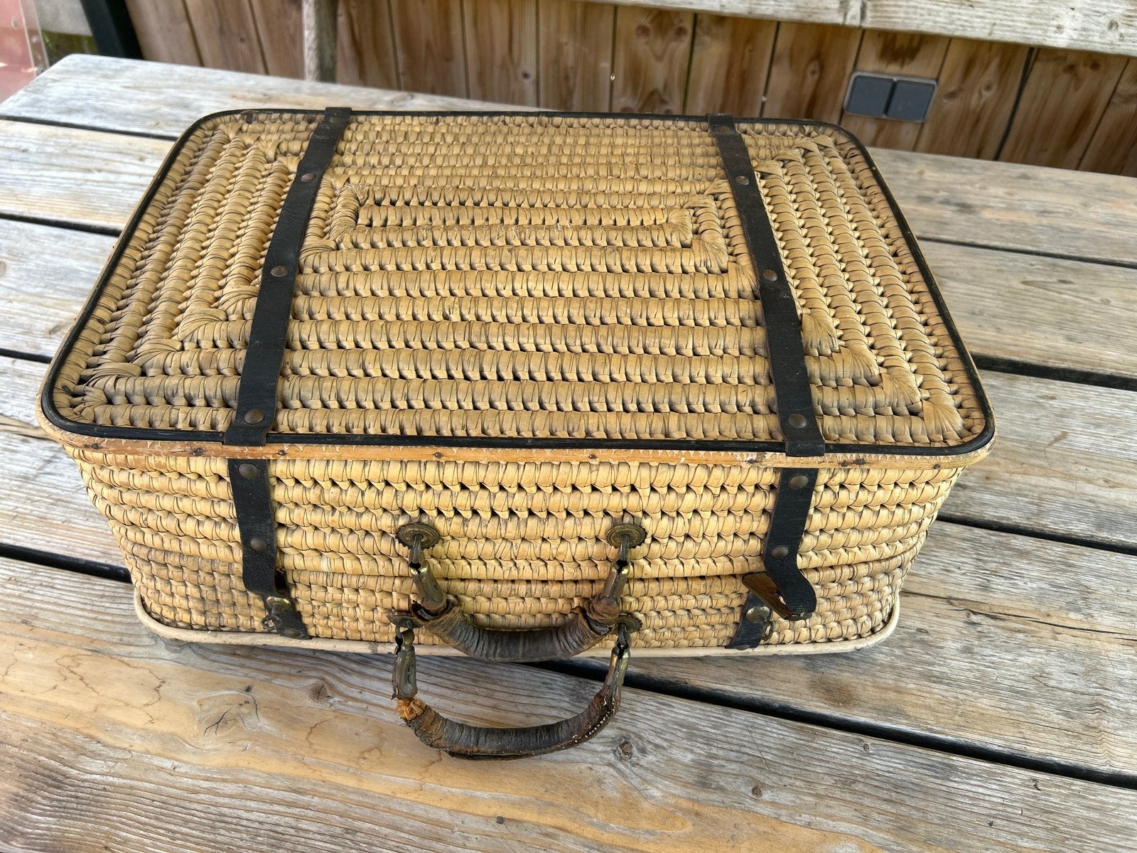 Vintage rieten reiskoffer uit 1930 - decoratief object, Ophalen of Verzenden, Gebruikt