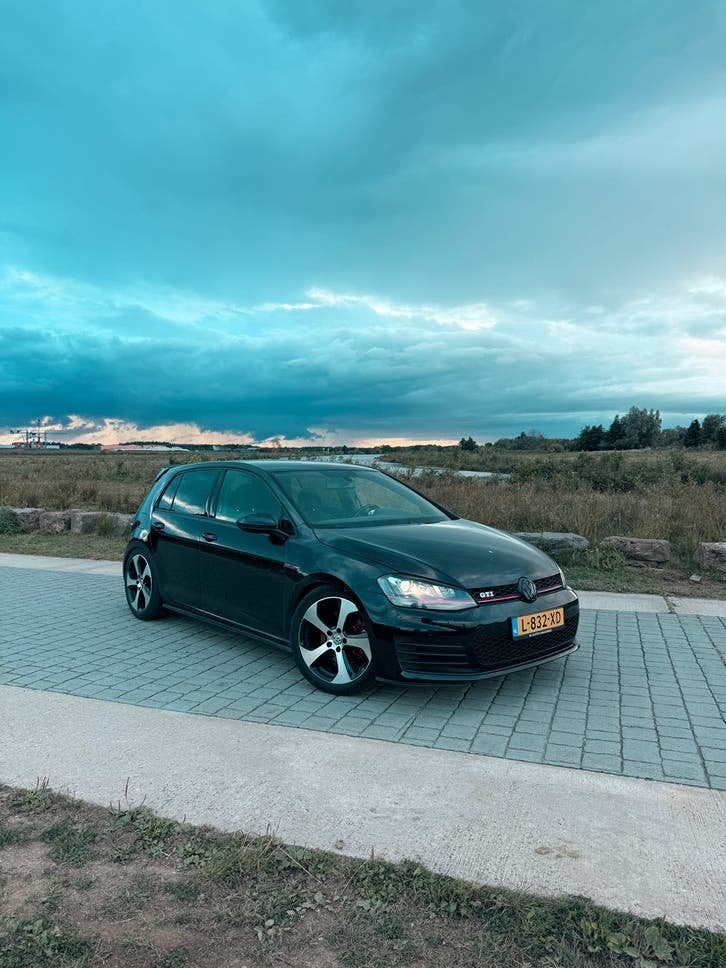 Volkswagen 2014 Zwart, Auto's, Volkswagen, Particulier, Benzine, Stationwagon, Geïmporteerd, Zwart, Ophalen