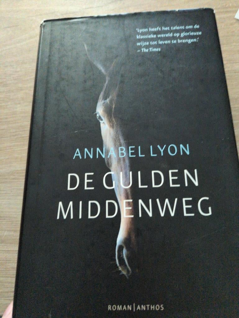 Annabel Lyon - De Gulden Middenweg (Roman), Ophalen of Verzenden, Zo goed als nieuw, Annabel Lyon