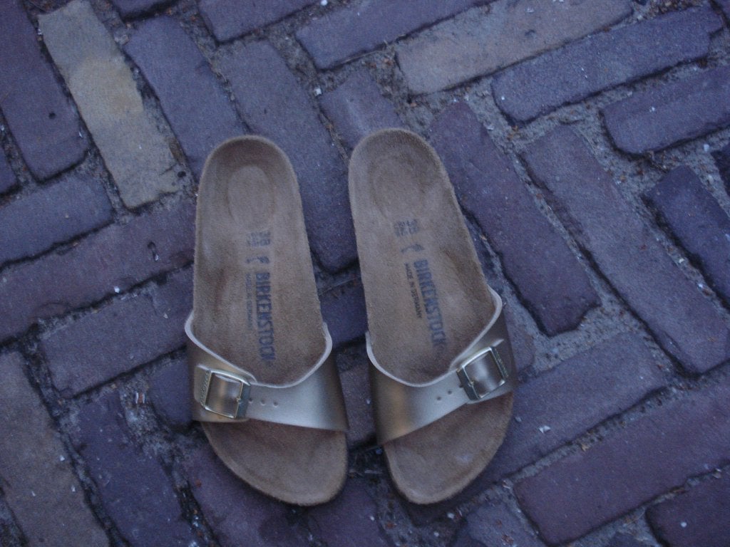 BIRKENSTOCK MADRID GOUD 38 NU GRATIS VERZENDING PER POST, Slippers, Overige kleuren, Verzenden, Nieuw