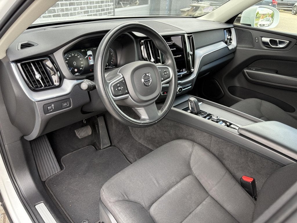 Volvo XC60 2.0 B5 Momentum Exclusive | Trekhaak | Head-up Di, Auto's, Volvo, 12 maanden, Stof, Gebruikt, Euro 6