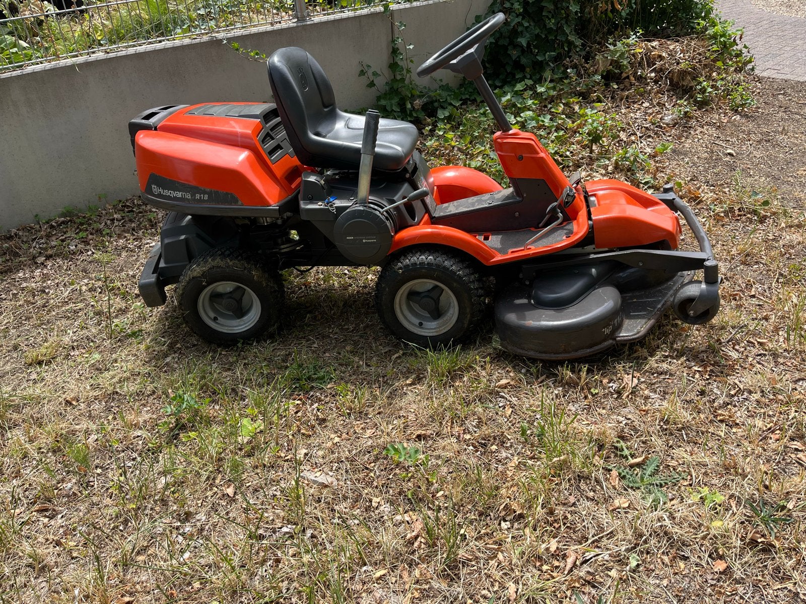 Husqvarna R18 Zitmaaier - Krachtig en Wendbaar, Ophalen, Gebruikt, Elektrische starter, 120 cm of meer