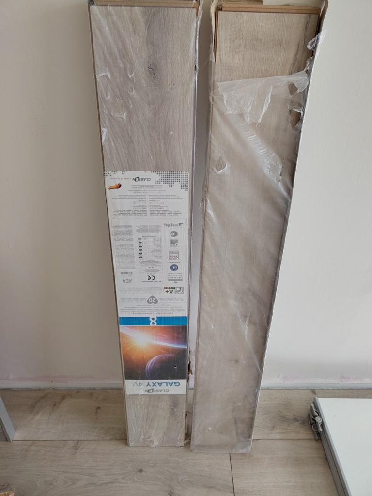 Gratis Nieuwe anderhalve Pak Laminaat en losse stukjes., Ophalen, 50 tot 150 cm, Nieuw, Minder dan 5 m²